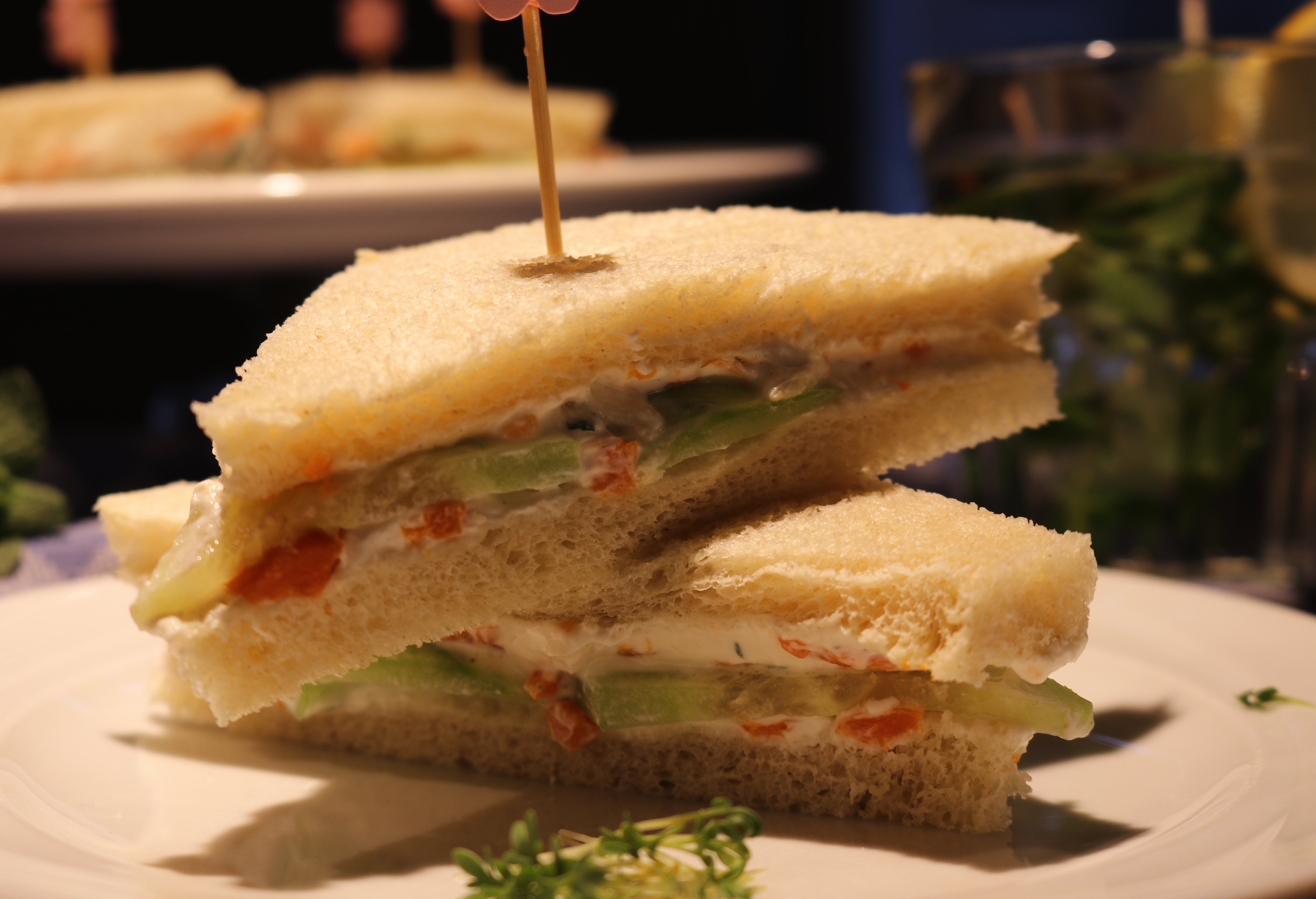 Cremige Gurken-Sandwiches mit 'Lachs'
