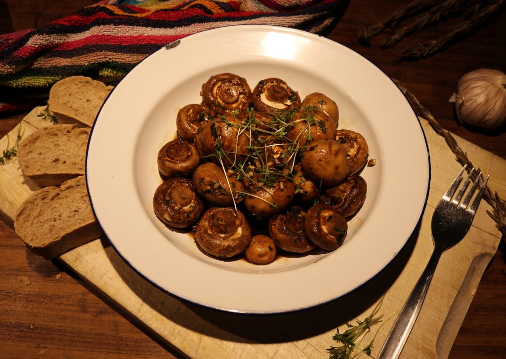 Schlemmer Knoblauch-Champignons aus dem Ofen - Dailyvegan