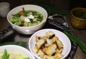 Bärlauch-Kartoffel-Cremesuppe mit Croutons