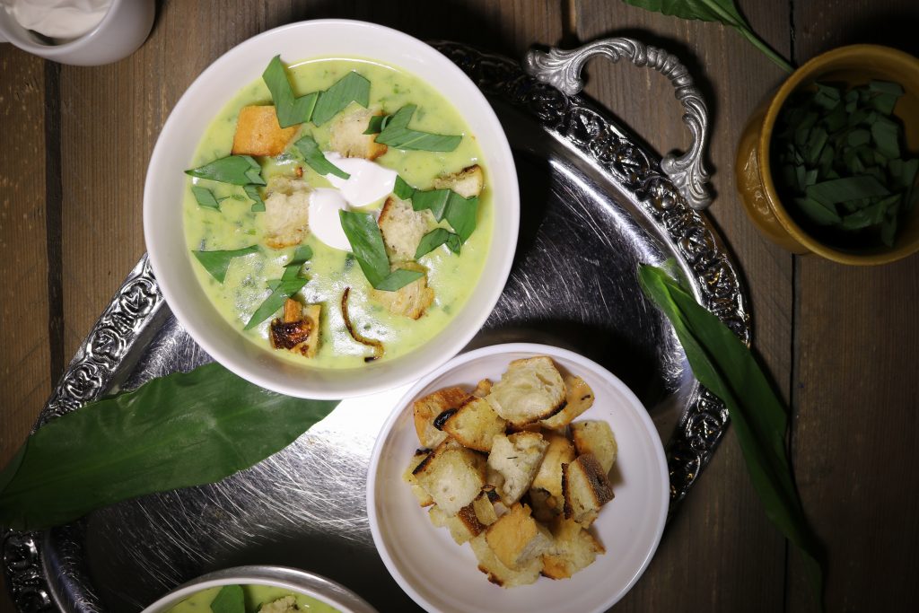 Bärlauch-Kartoffel-Cremesuppe mit Croutons