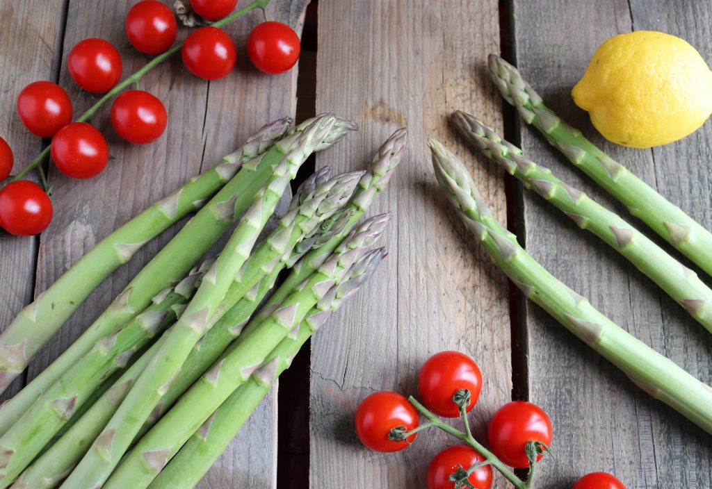 CousCous-Salat mit grünem Spargel und Veta - Dailyvegan CousCous-Salat mit grünem Spargel und Veta - Dailyvegan