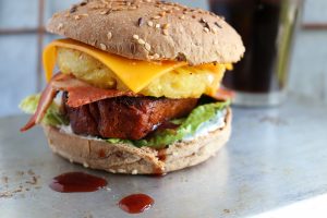 Burger Hawaii - mit gegrillter Ananas