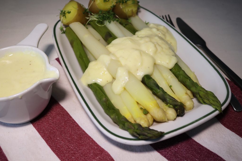 Spargel satt - mit Kartoffeln und veganer Sauce Hollandaise - Dailyvegan