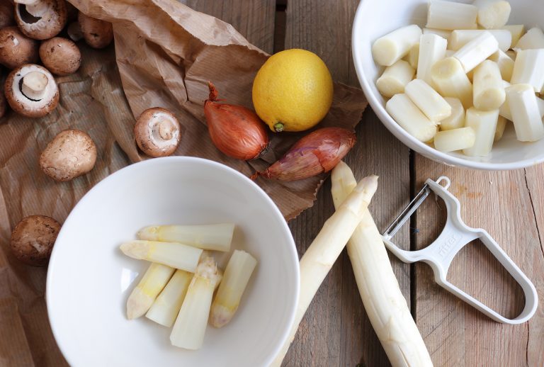 Spargel-Pilz-Cremesuppe - herrlich cremig und vegan - Dailyvegan