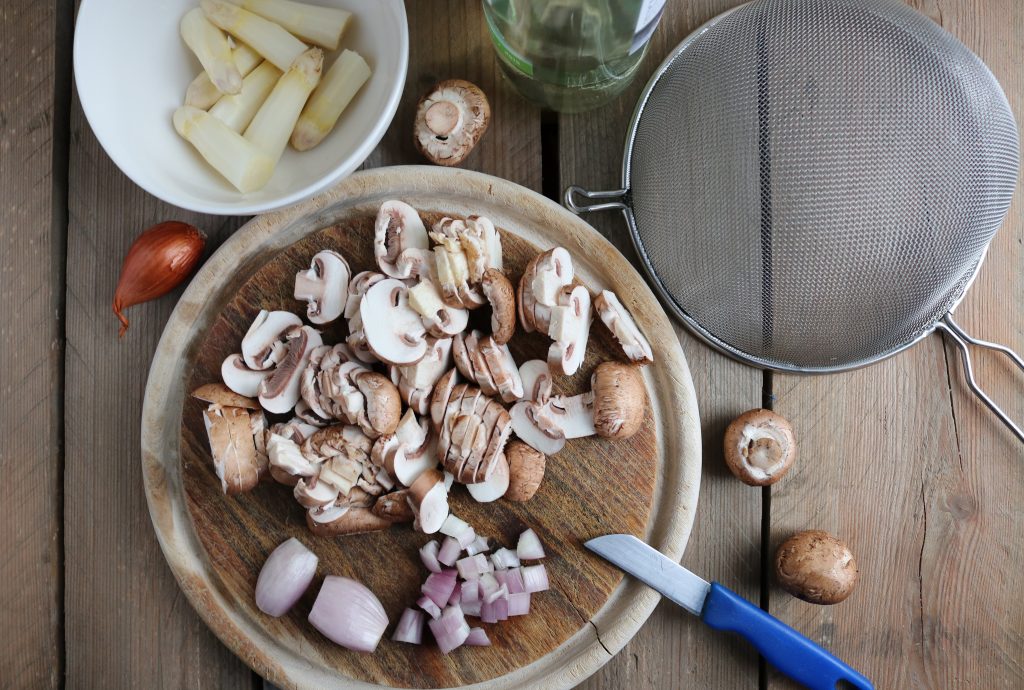 Spargel-Pilz-Cremesuppe - herrlich cremig und vegan - Dailyvegan