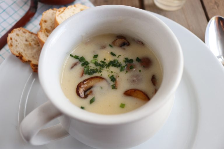 Spargel-Pilz-Cremesuppe - herrlich cremig und vegan - Dailyvegan