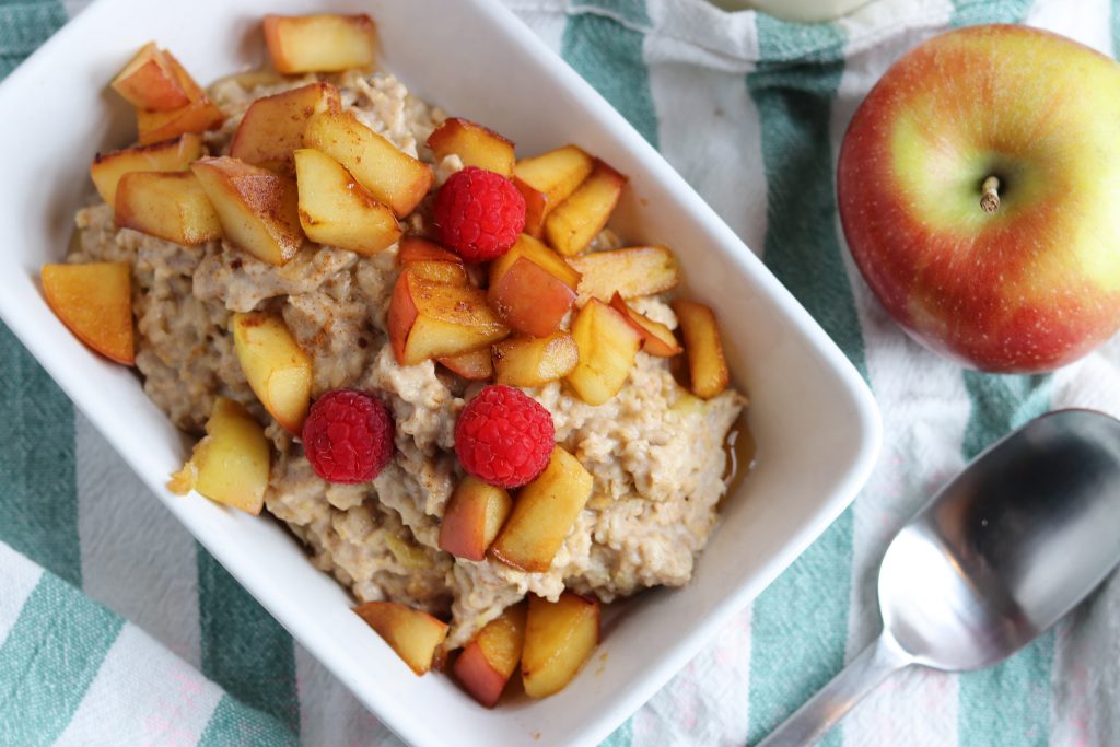 Apfel-Zimt-Porridge, veganes Frühstück in 5 Minuten - Dailyvegan