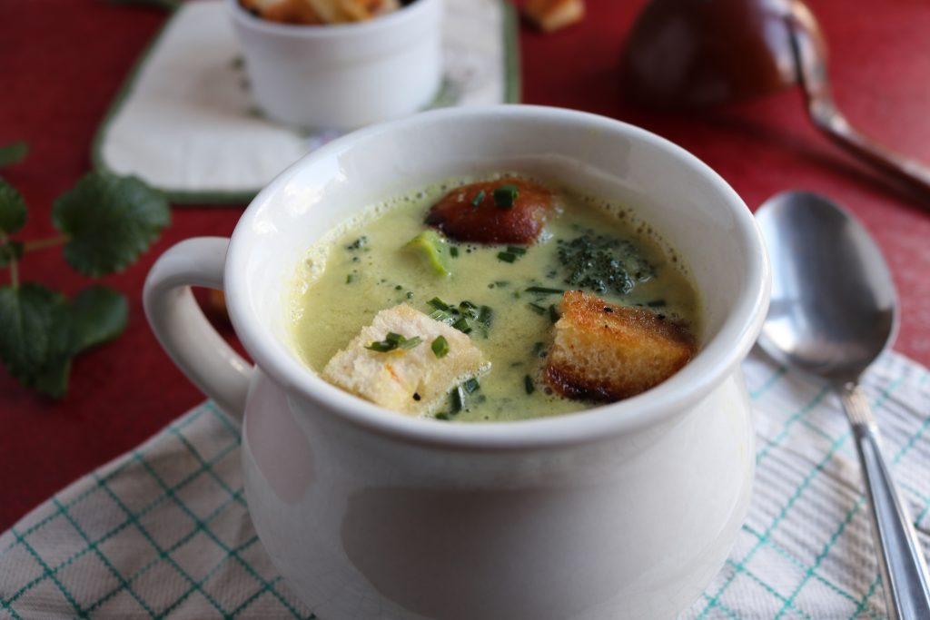 Brokkoli Curry Cremesuppe - in 20 Minuten auf dem Tisch - Dailyvegan