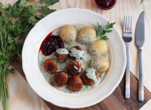 Köttbullar mit Dillsoße und Pellkartoffeln