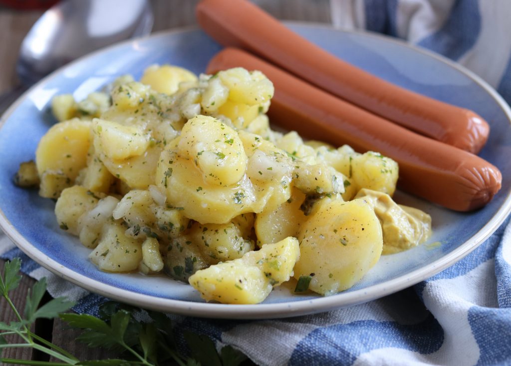 Schwäbischer Kartoffelsalat: mein Rezept gelingt ganz einfach und mit wenigen Handgriffen.