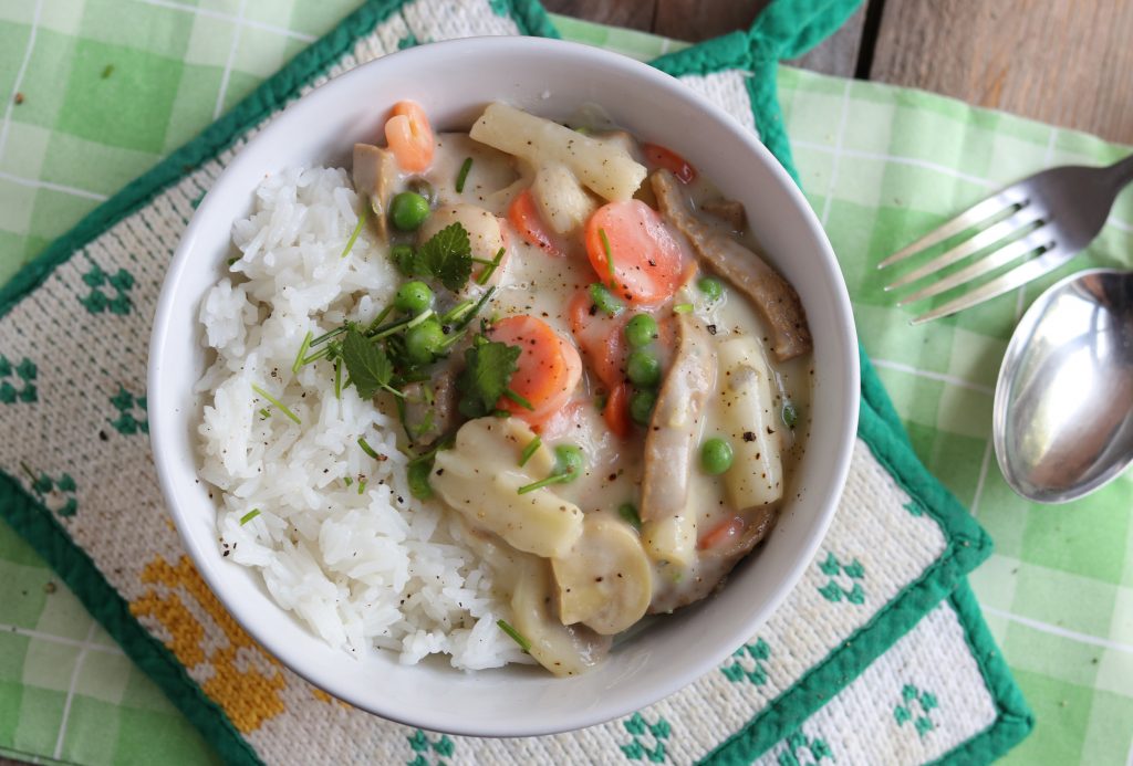 Hühnerfrikassee lässt sich auch ganz einfach vegan zubereiten