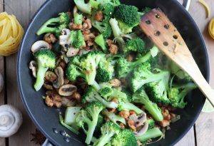 Miso-Sojaschnetzel mit Brokkoli