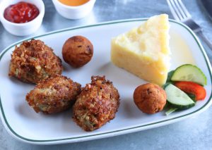 NoChick'N'uggets mit Kohlrübenstampf und Hush Puppies