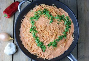 Spaghetti in roter Paprikasoße