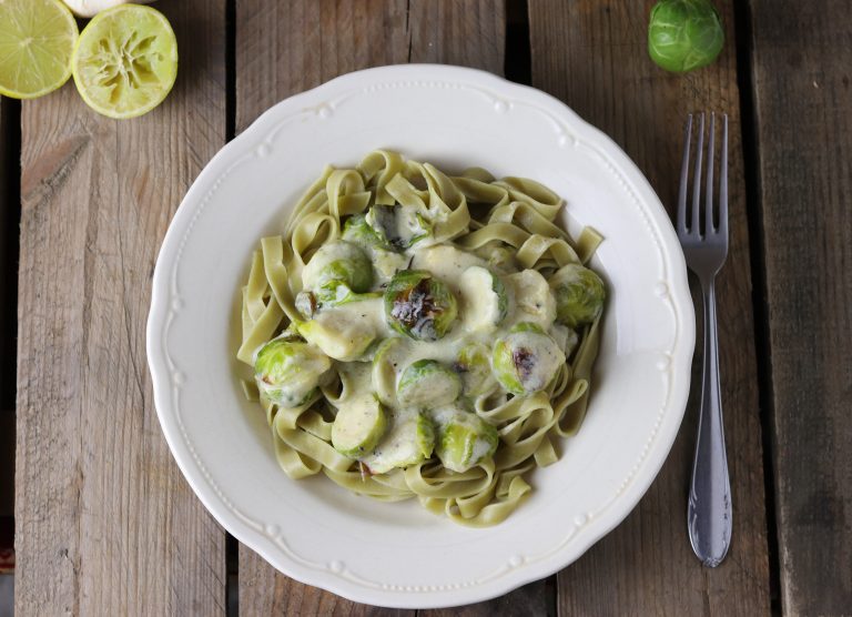 Tagliatelle Verde mit Rosenkohl in cremiger heller Soße - Dailyvegan Tagliatelle Verde mit Rosenkohl in cremiger heller Soße - Dailyvegan