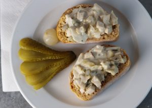 Vleischsalat auf Baguette