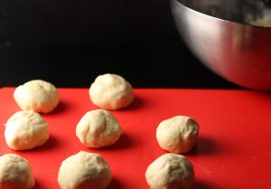 Teigbällchen formen