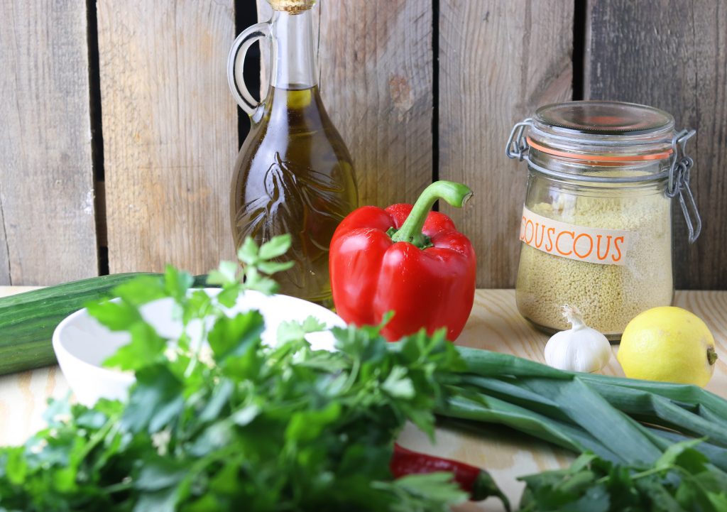 CousCous Salat besteht aus frische, gesunden Zutaten