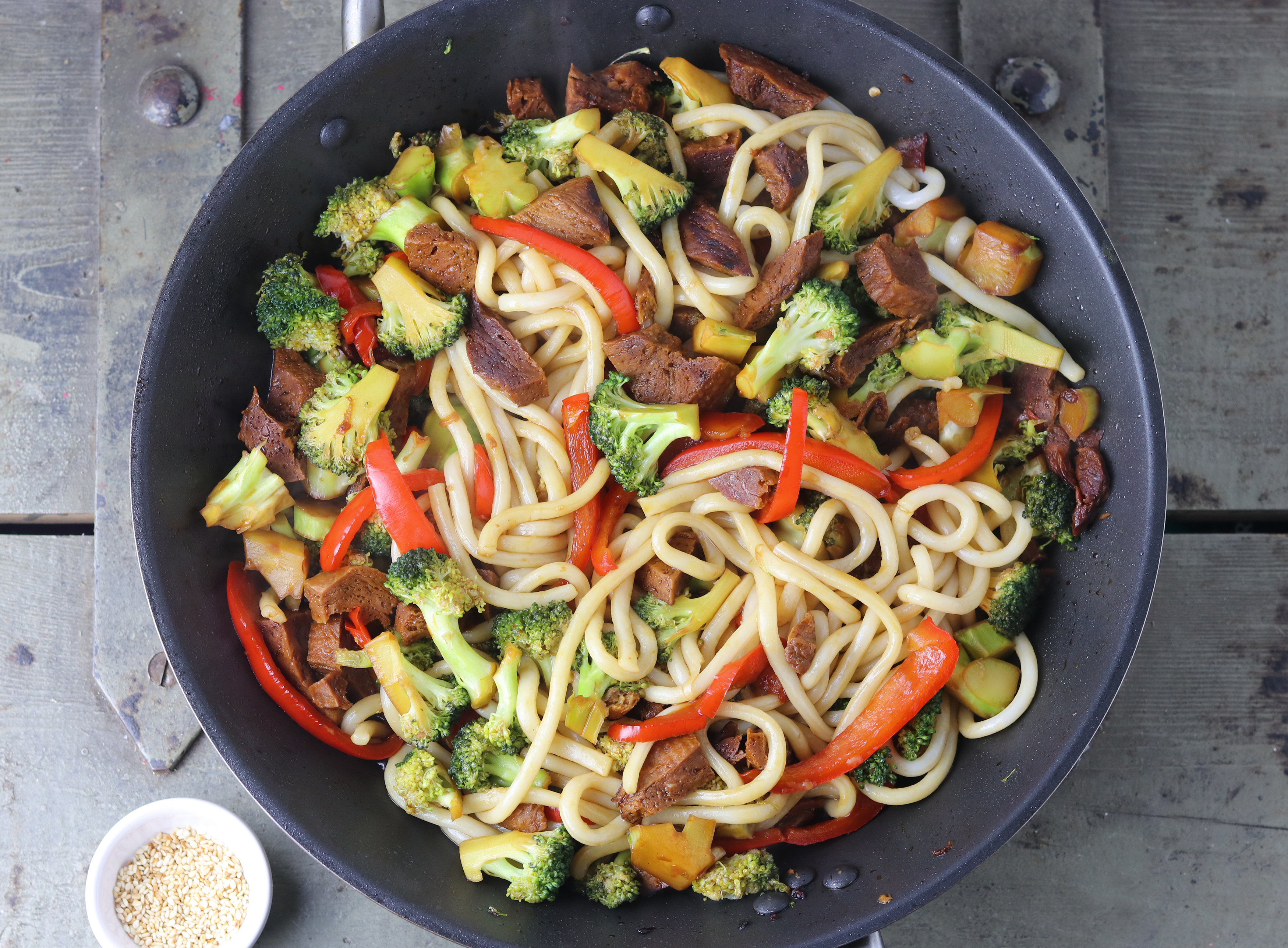 Nudelpfanne Koreanisch No Chicken Und Brokkoli Dailyvegan