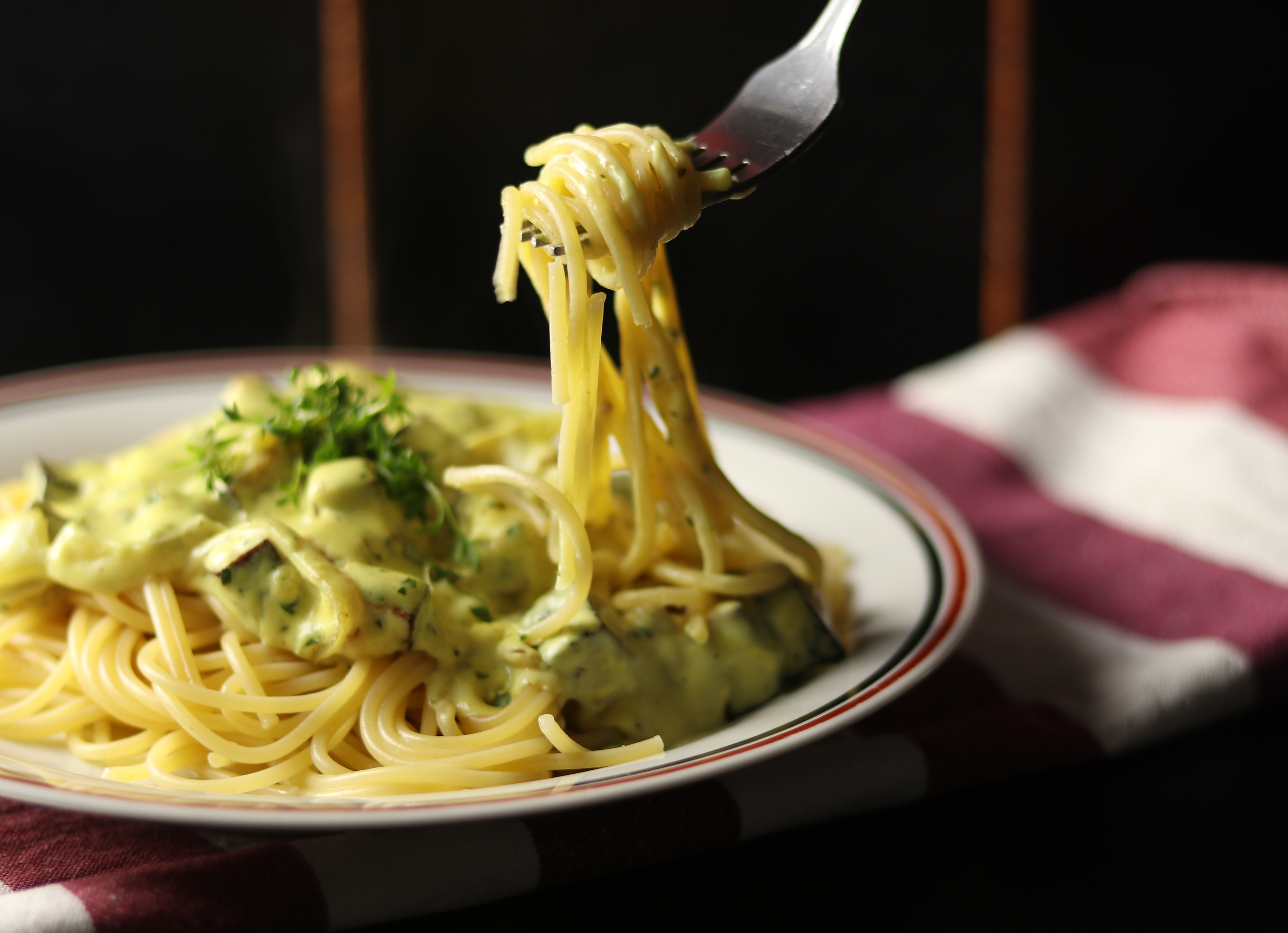 Vegane Spaghetti Carbonara - mit 'Speck' und 'Ei'
