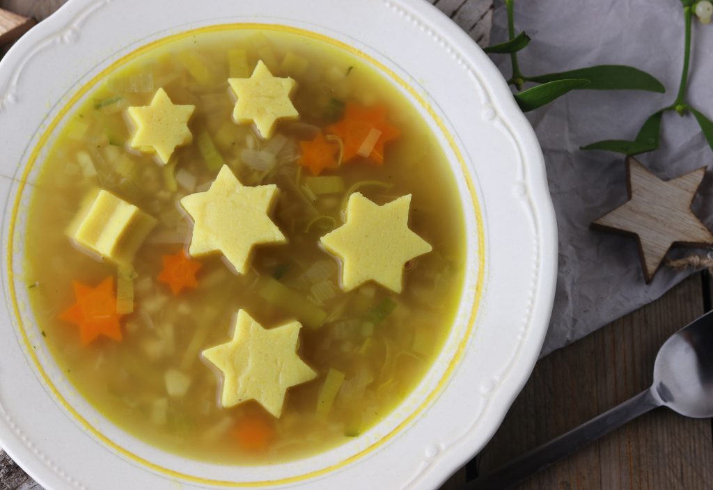 Eierstich ist eine klassische Suppeneinlage. Mit meinem Rezept geht das auch vegan.