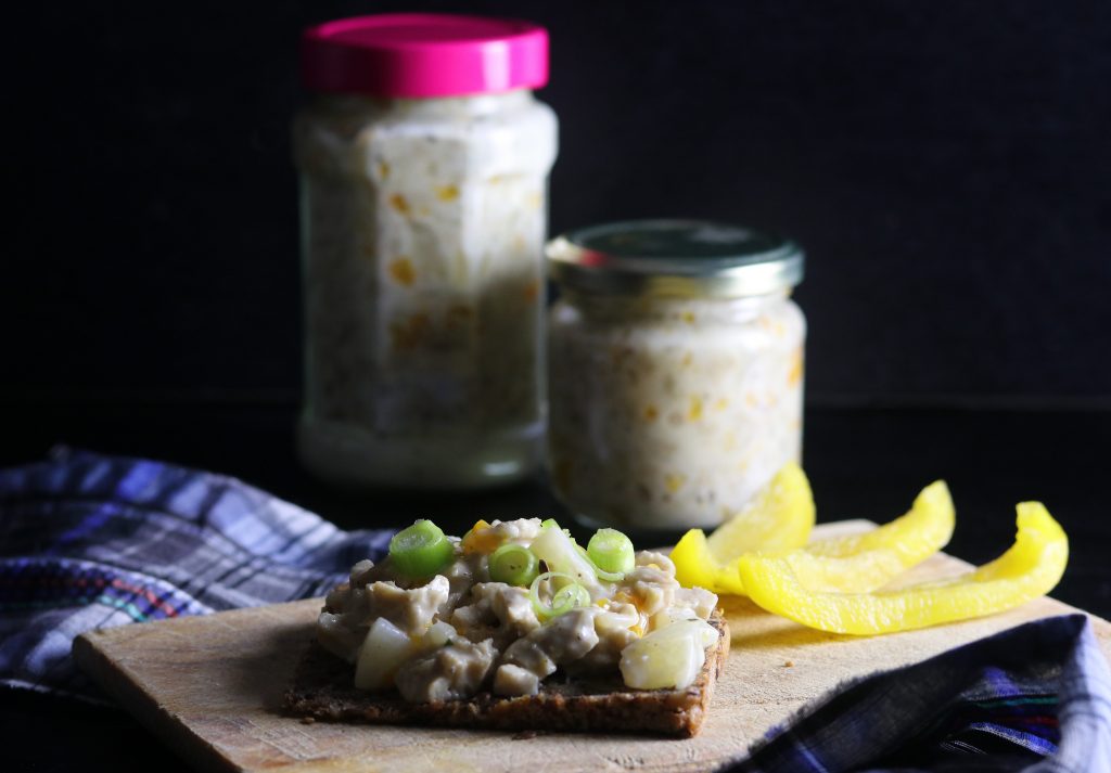 Veganer Geflügelsalat. Natürlich mit Dosenmandarinen, Ananas und Spargelspitzen.