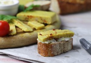 Veganer Käse mit Chili