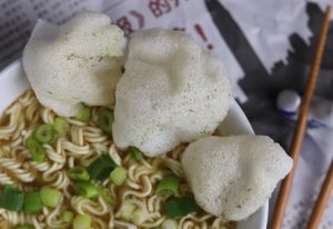 Krupuk auf Tüten-Ramen