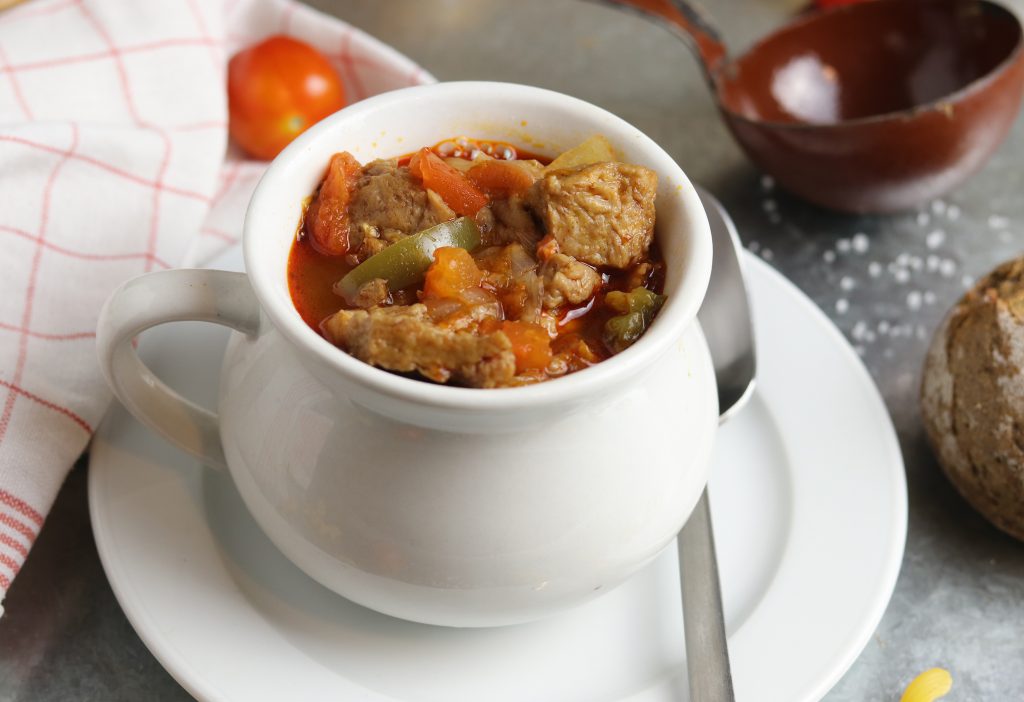 Ungarische Gulaschsuppe - das beste vegane Rezept