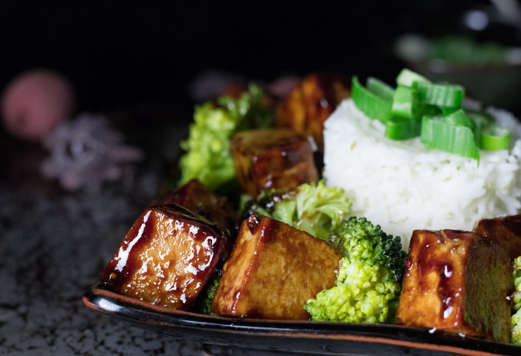 Asiatischer Tofu, bzw. asiatische Tofuzubereitungen sind die Urform der Tofugerichte.