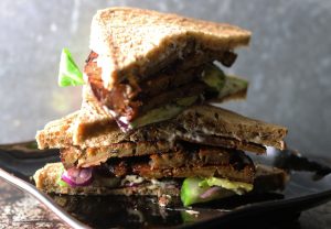 Rauchiges Ahorn-Seitan-Sandwich