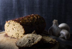 Seitan Pilz Roast mit lasierter Kruste