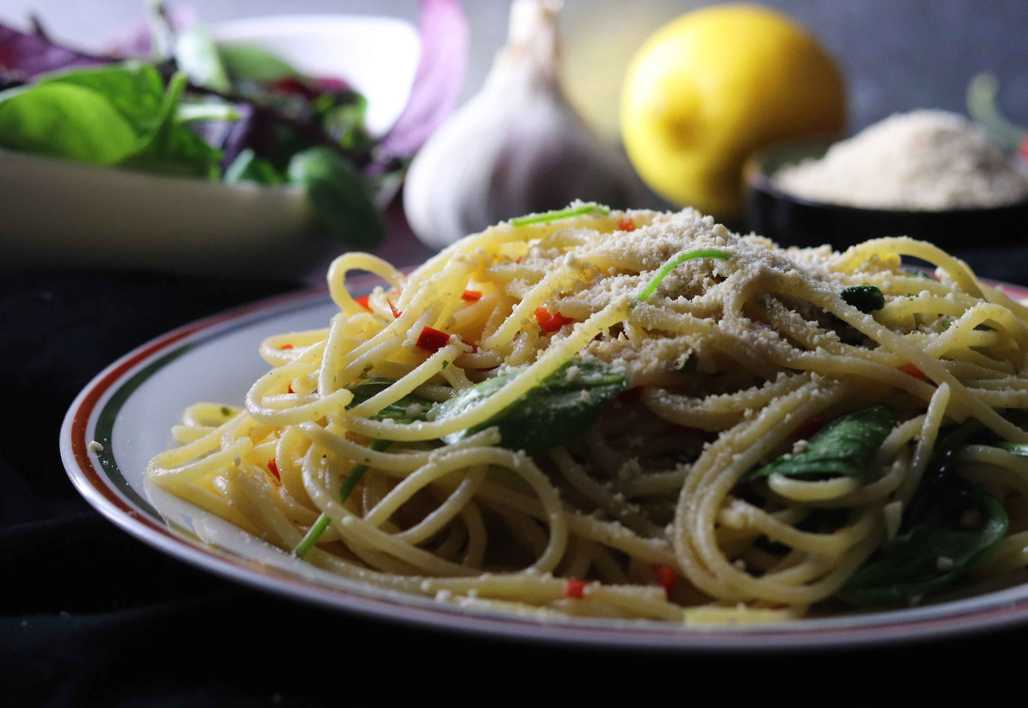 Spaghetti Aglio e Olio mit Blattspinat - Dailyvegan - Mahlzeit