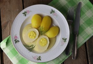 Eier mit Senfsauce