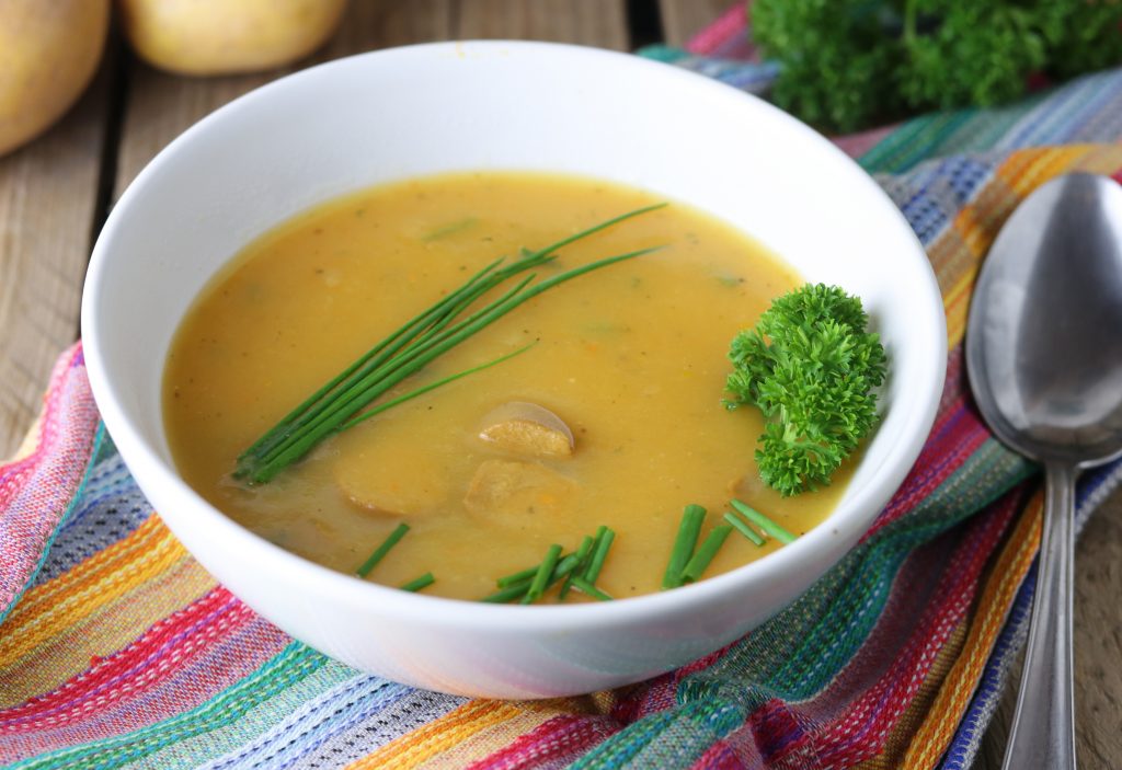 Kartoffelsuppe in einer Schale