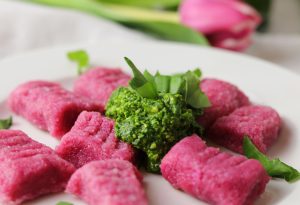 Rote Beete Gnocci mit Bärlauchpesto