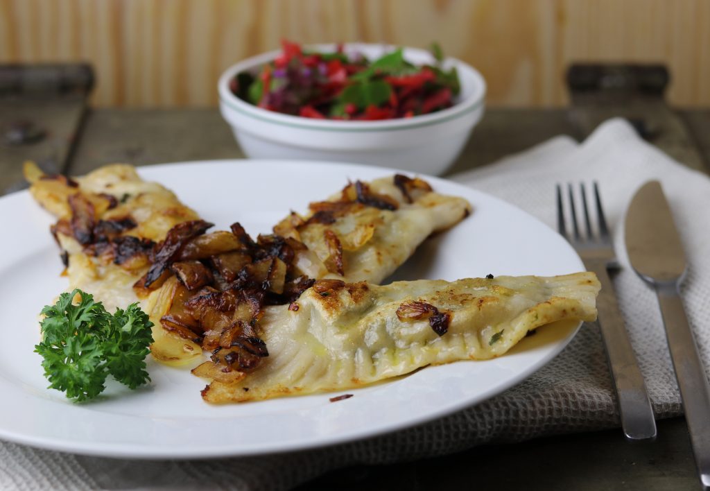 Maultaschen mit karamellisierten Zwiebeln - Dailyvegan