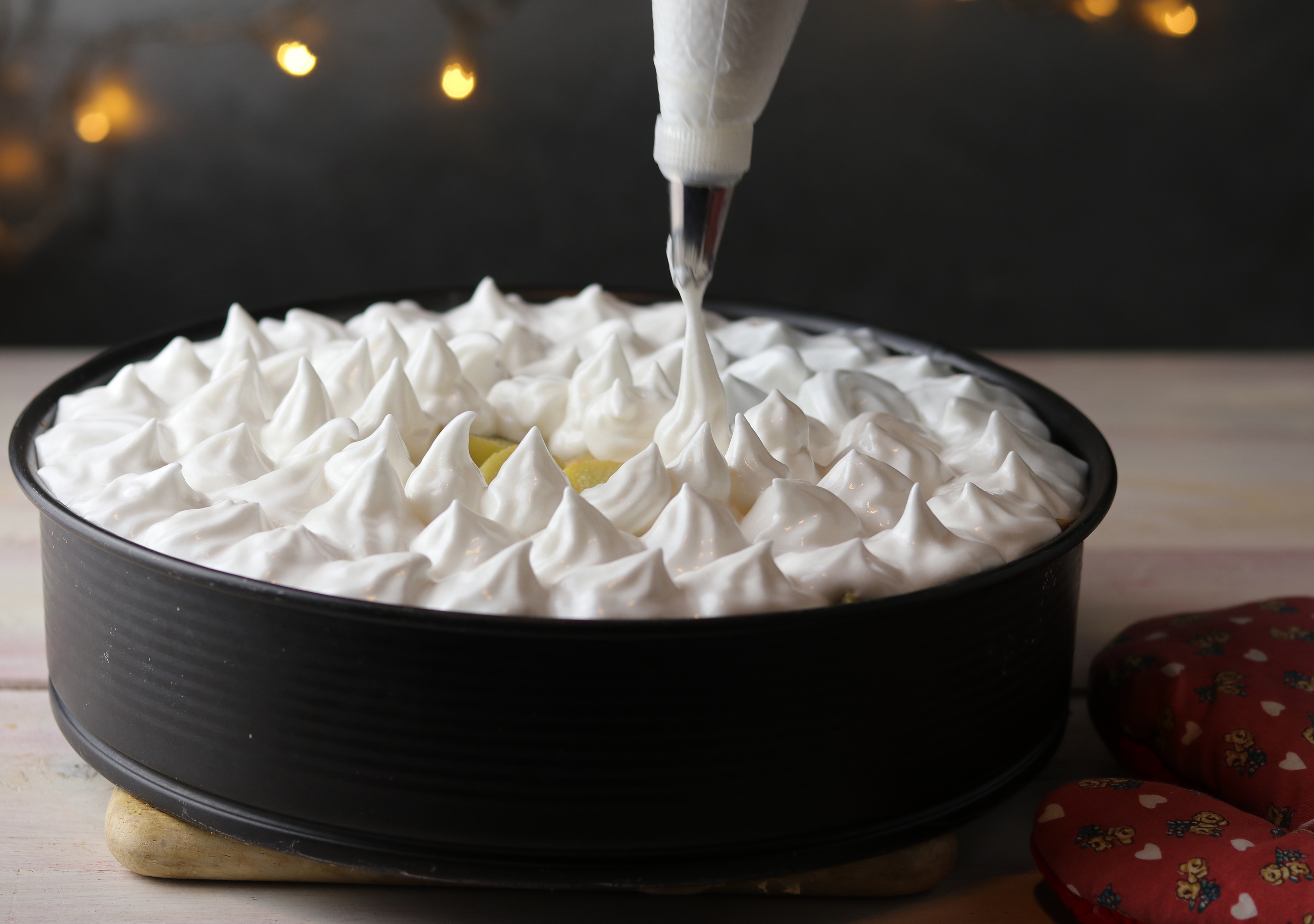 Rhabarber-Baiser-Kuchen - mit veganem 'Eischnee' - Dailyvegan