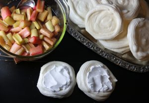 Füllen der Pavlovas