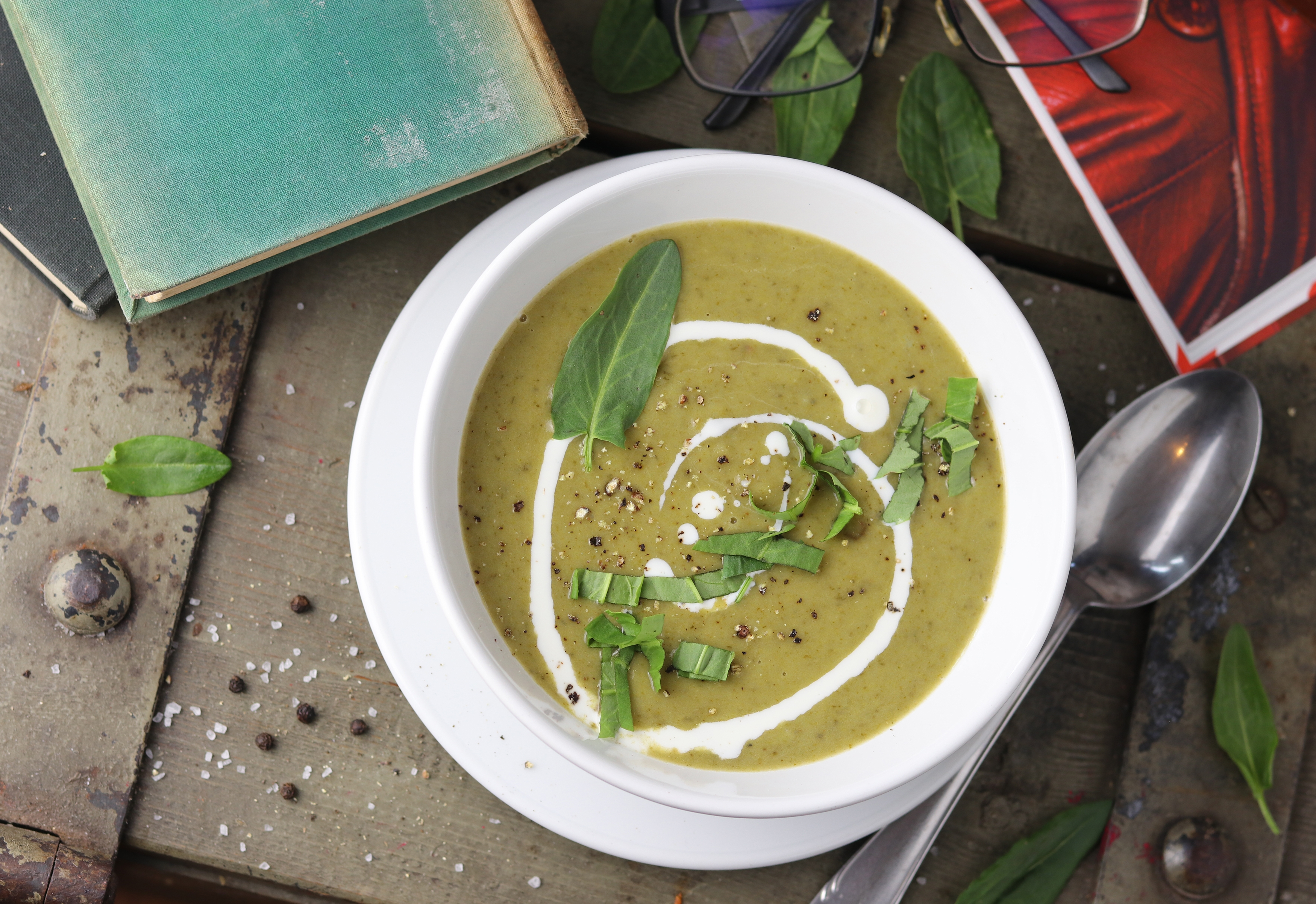 Sauerampfersuppe - frische Wildkräutersuppe