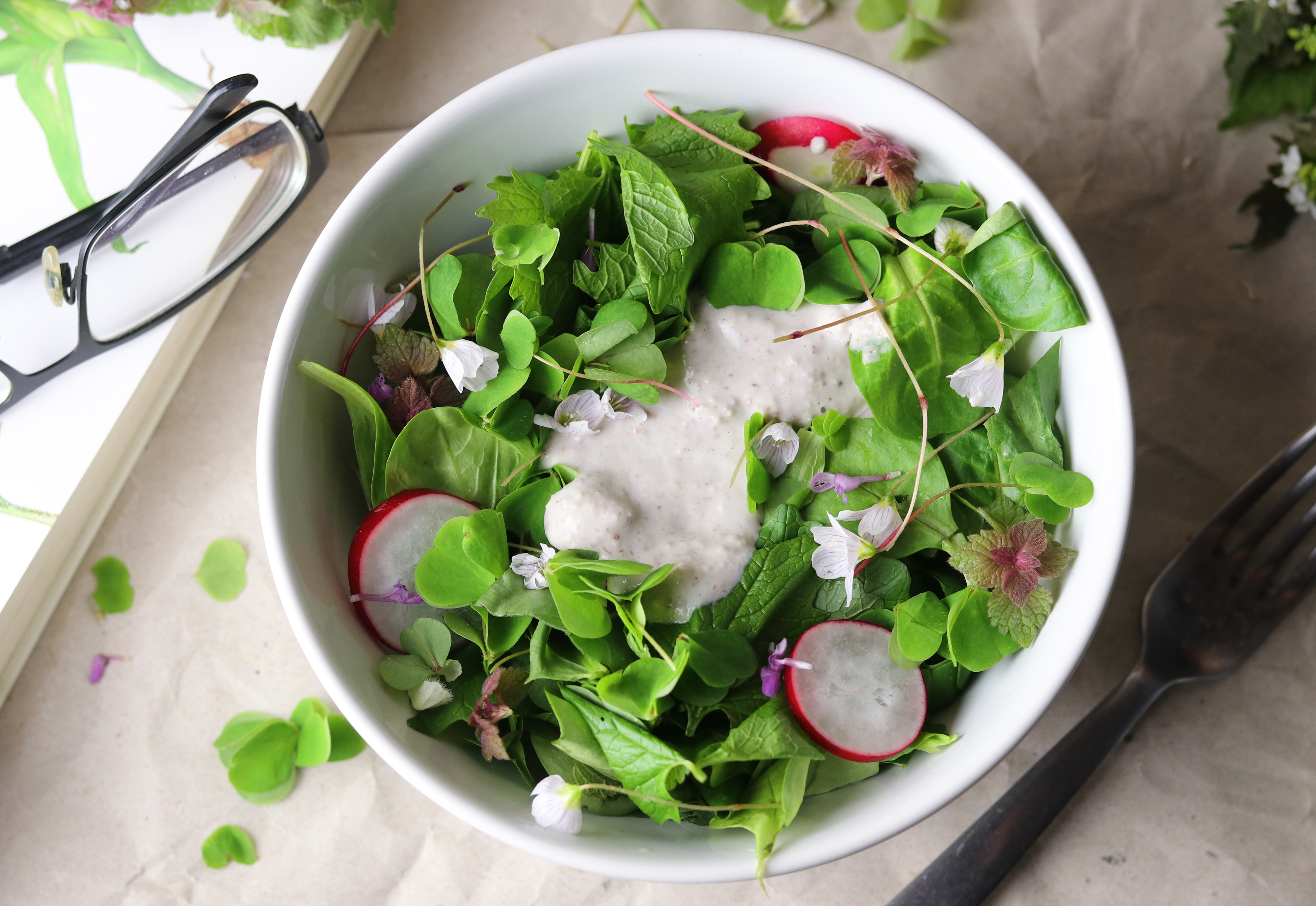 Gemischter Wildkrauter Salat Dailyvegan Wildkuche 
