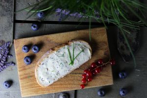 Lavendel-Kräuterbutter