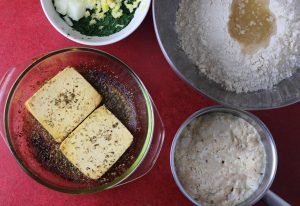 Feta, Füllung und Teig in Arbeit