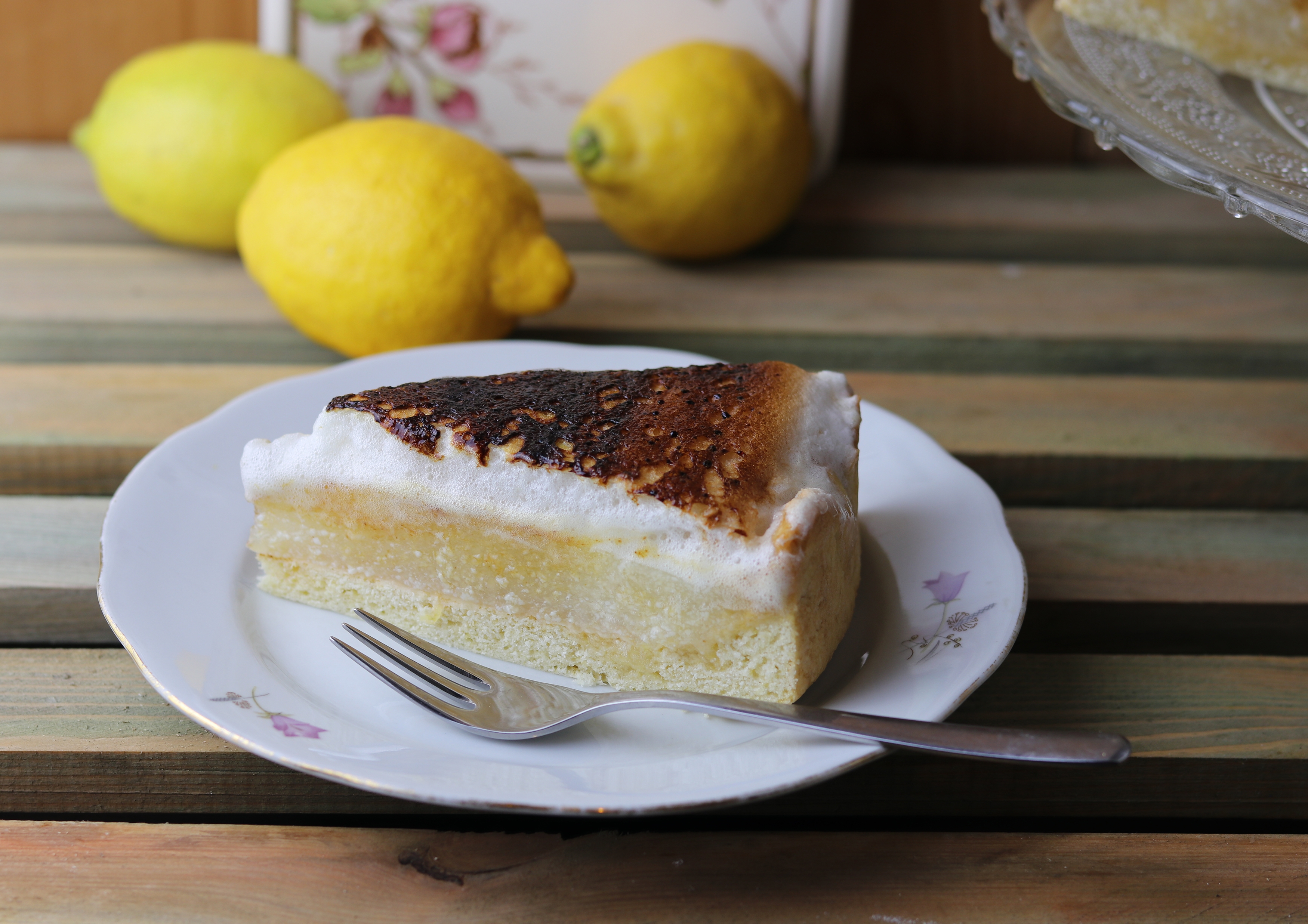 Zitronen-Baiser-Kuchen mit Baiserhaube aus Aquafaba - Dailyvegan