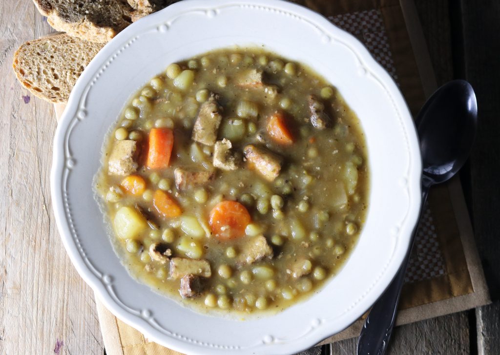 Vegane Erbsensuppe wie von Oma und Opa