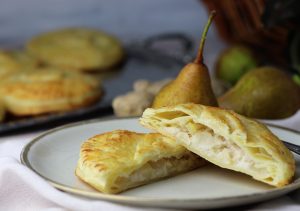 Marzipan-Birnen-Ingwer-Handkuchen, mit cremig-fruchtiger Füllung