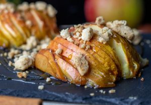 Fächerbratäpfel mit knusprigen Haferstreuseln