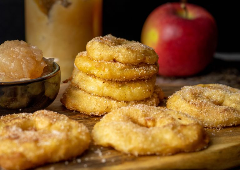 Gebackene Zimt-Apfel-Ringe - vegane Apfelküchle - Dailyvegan