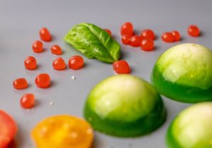 Glänzende, leckere Tomatenperlen