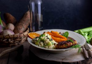 Hacksteaks mit Süßkartoffelpommes